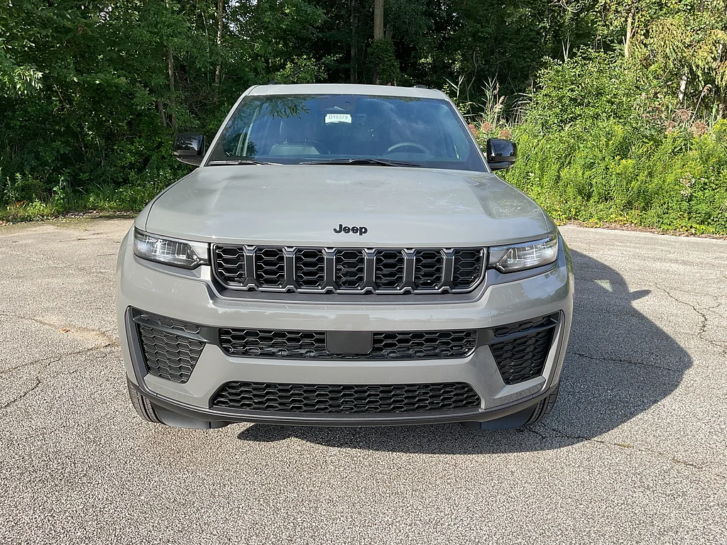 New 2027 Sting-Gray Clearcoat Jeep Laredo Altitude image 2