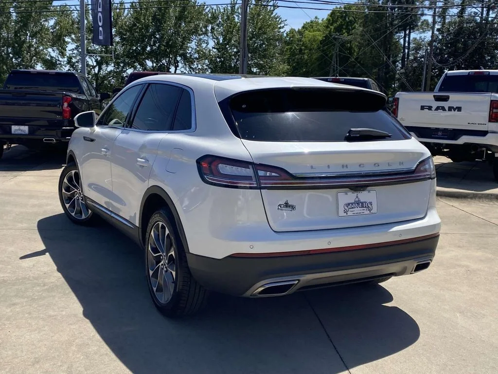 Used 2022 White Lincoln Reserve image 6