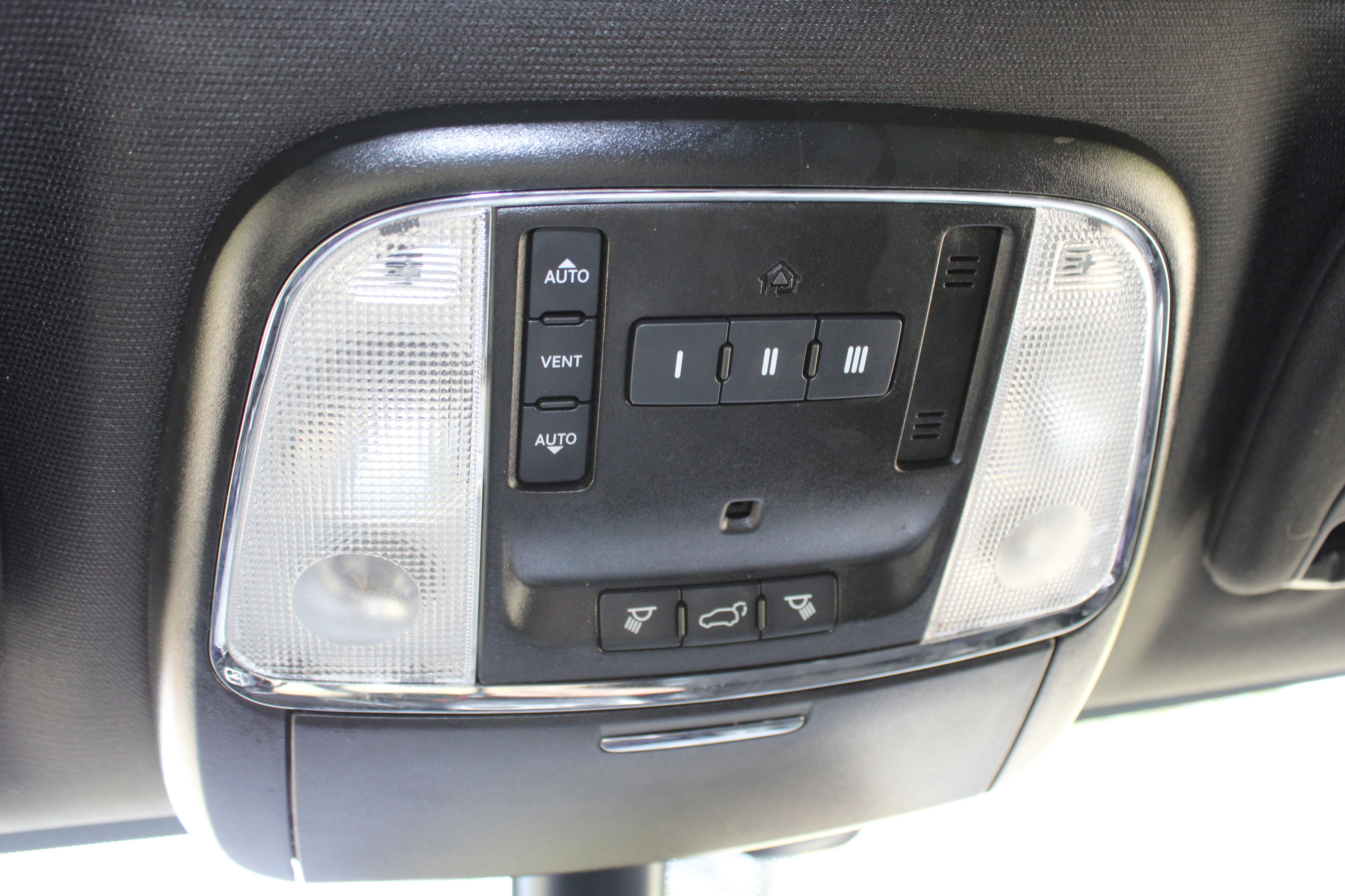 Used 2020 Diamond Black Crystal Pearlcoat Jeep Trailhawk image 37
