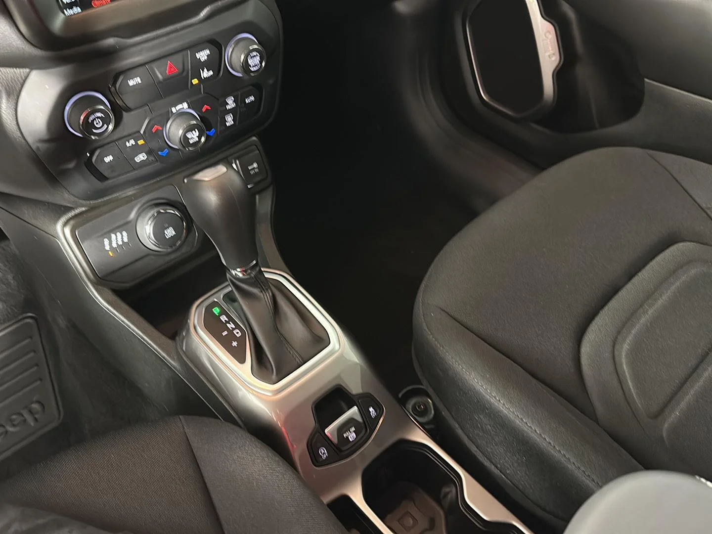 Used 2022 Graphite Gray Jeep Latitude image 24