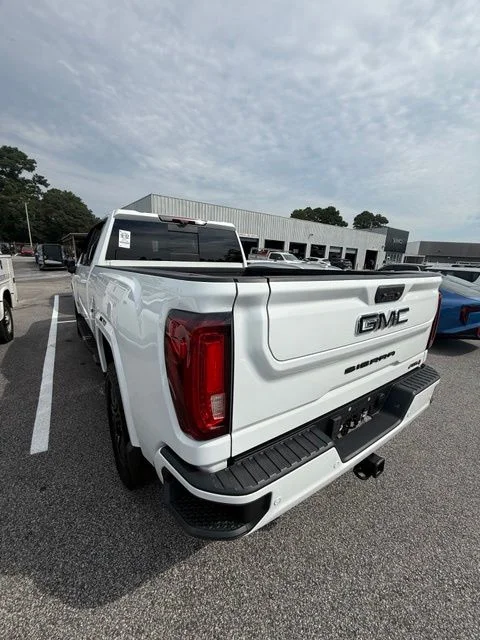 Used 2021 White GMC AT4 image 3