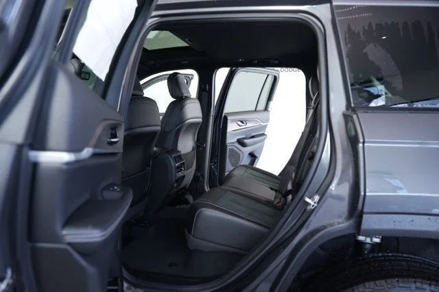 New 2026 Baltic Gray Metallic Clear-Coat Exterior Paint Jeep Altitude image 27