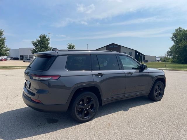 Used 2023 Gray Jeep Altitude image 3