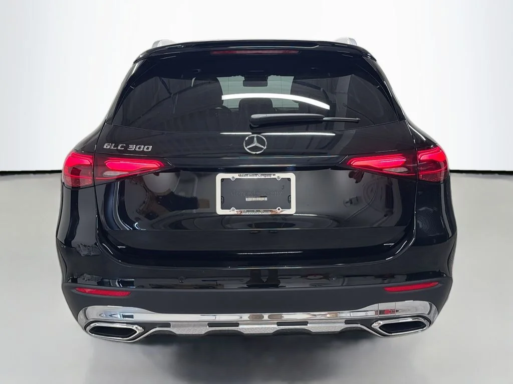 Used 2025  Mercedes-Benz GLC 300 image 8