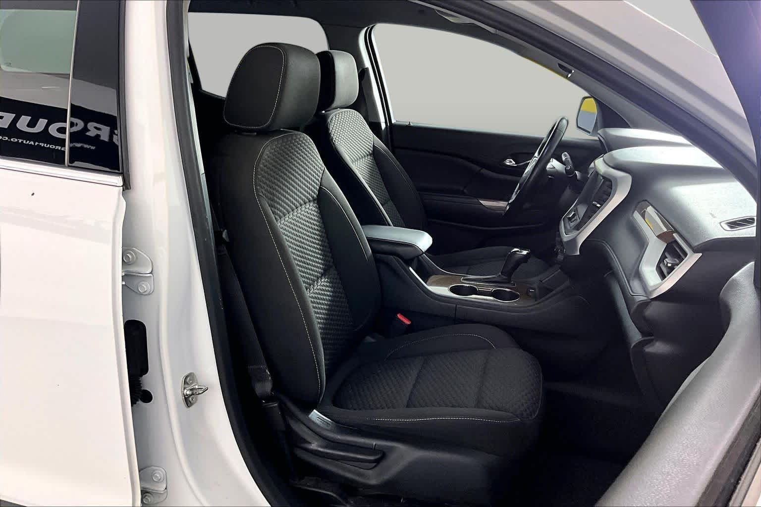 Used 2019 Summit White GMC SLE image 9
