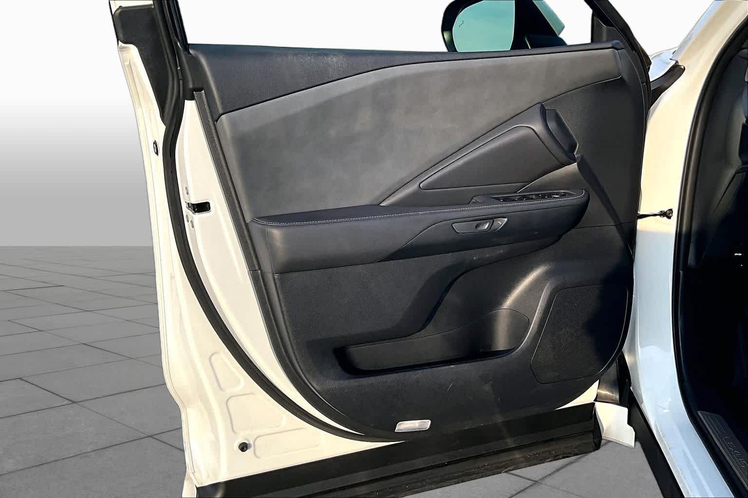 Used 2025 Wind Chill Pearl Lexus Premium image 22