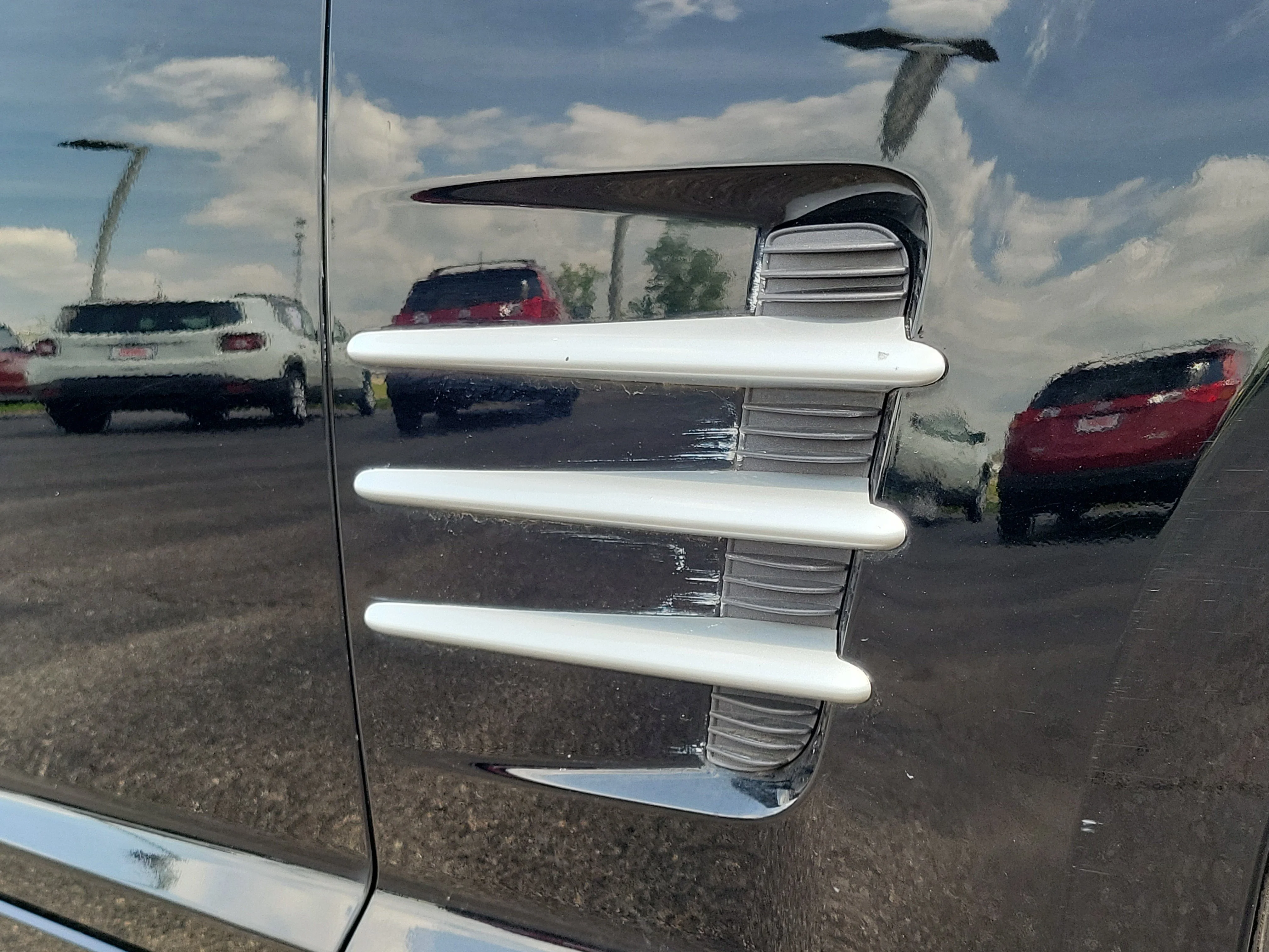 Used 2005 Black Clearcoat Chrysler Limited image 6