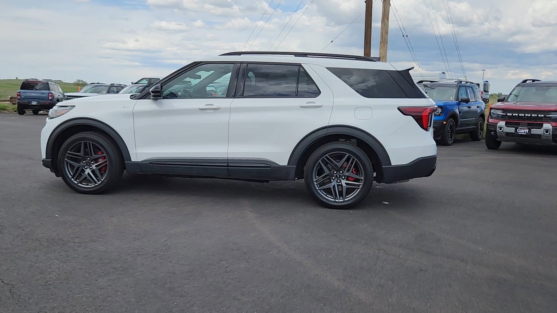Used 2025 Star White Metallic Tri-Coat Ford ST-Line image 2