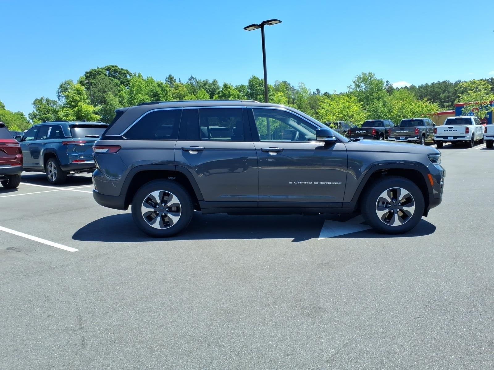 Used 2022 Baltic Gray Metallic Clearcoat Jeep BASE image 10