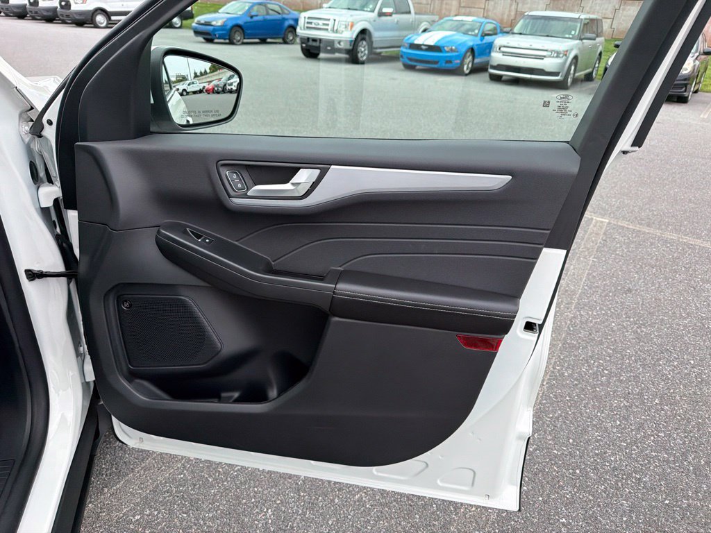 New 2025 Star White Metallic Tri-coat Ford Plug-in Hybrid image 19