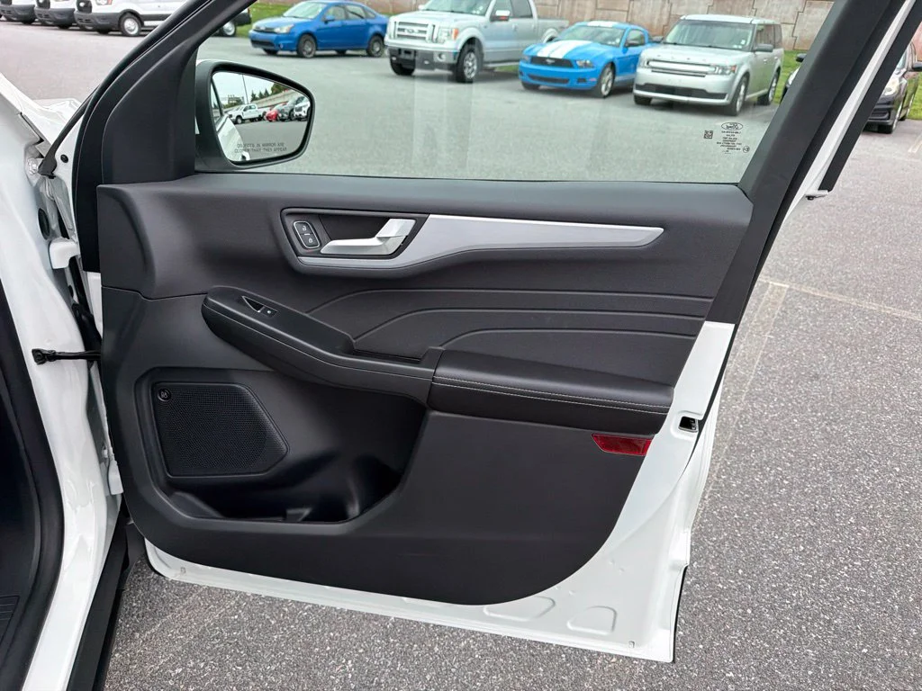 New 2025 Star White Metallic Tri-coat Ford Plug-in Hybrid image 19