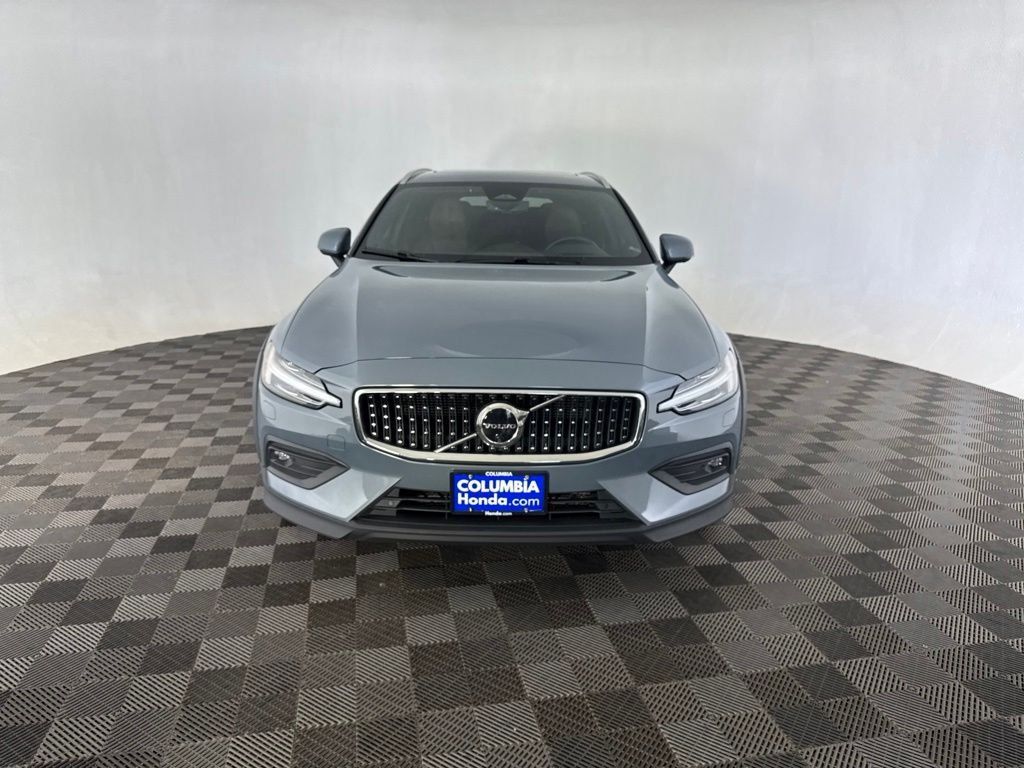 Used 2023 Gray Volvo Ultimate image 3