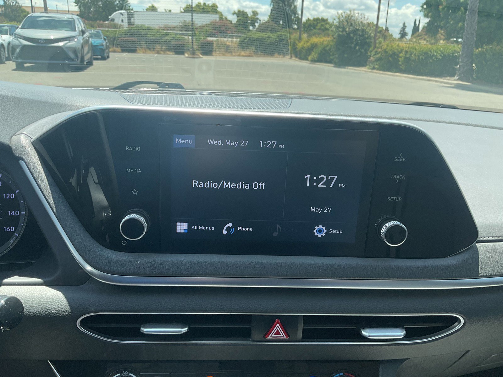 Used 2021 Shimmering Silver Pearl Hyundai SE image 21