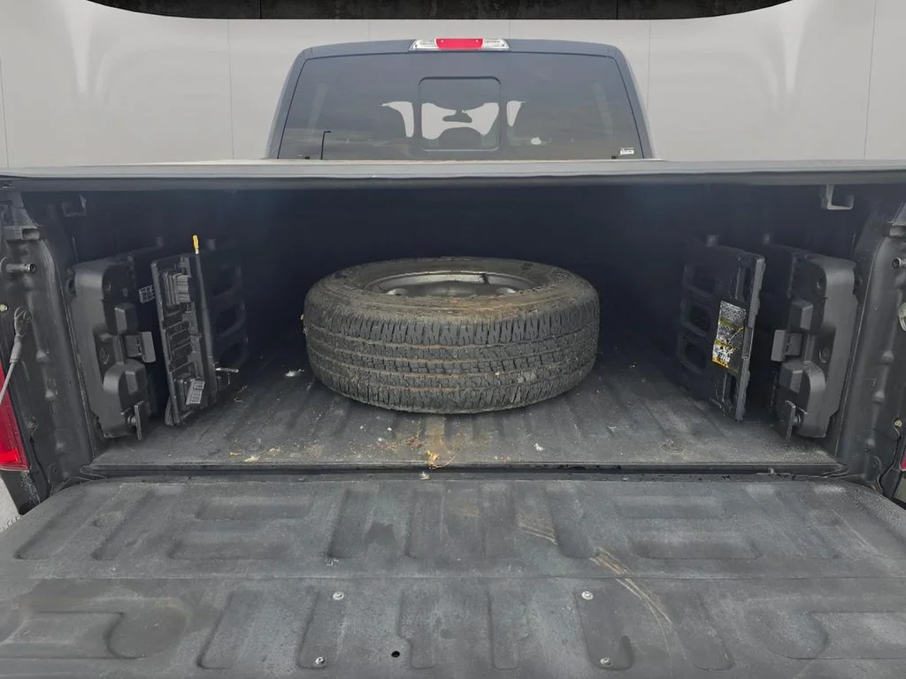 Used 2018 SHADOW BLACK Ford LARIAT image 9