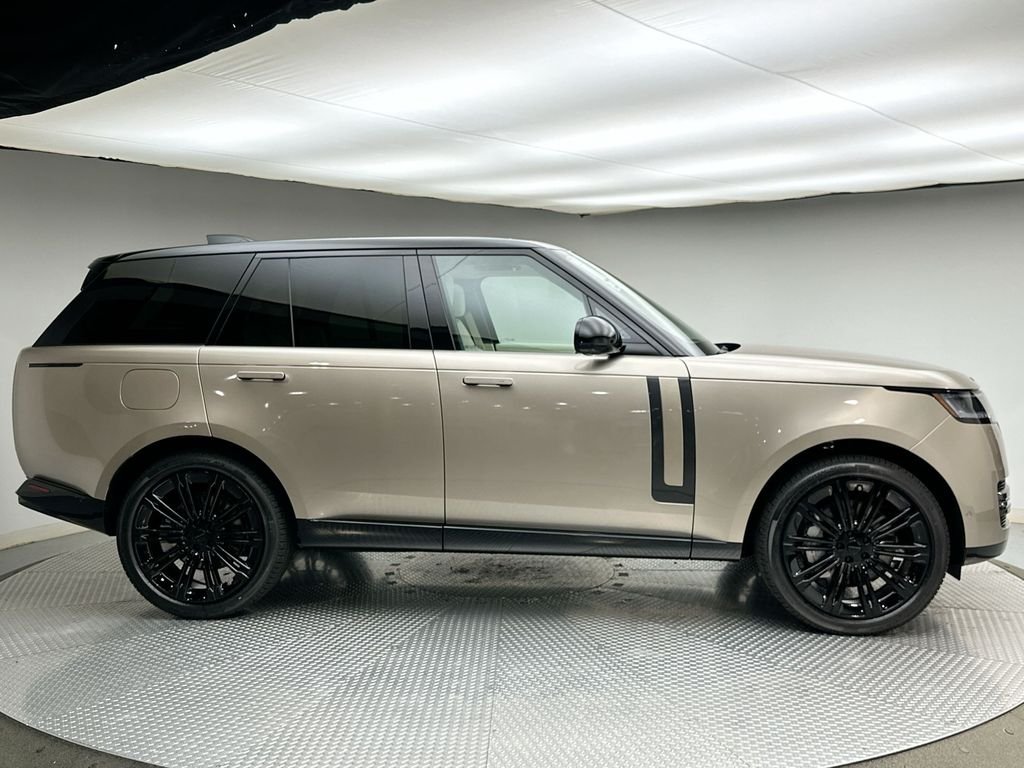 New 2026 Batumi Gold Premium Metallic Land Rover SE image 4
