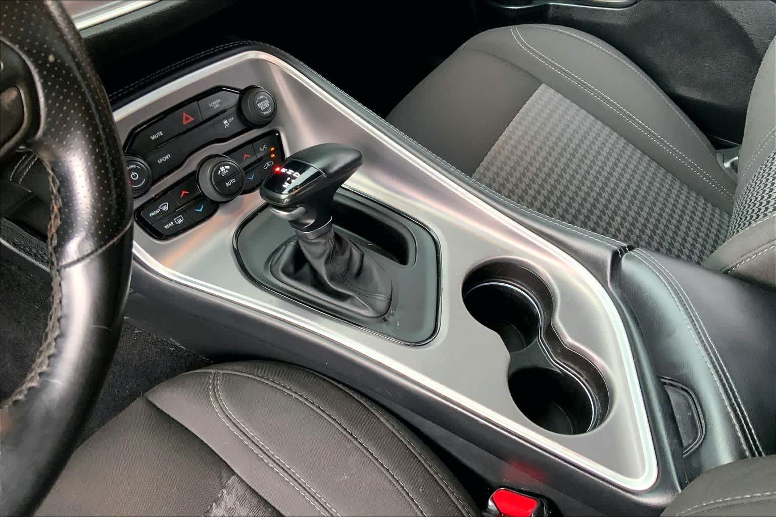 Used 2022 Granite Pearlcoat Dodge SXT image 16