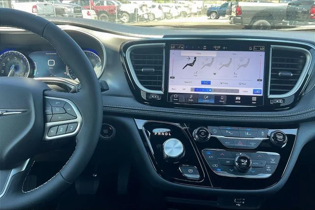 2026 Chrysler Pacifica Select - Photo 7