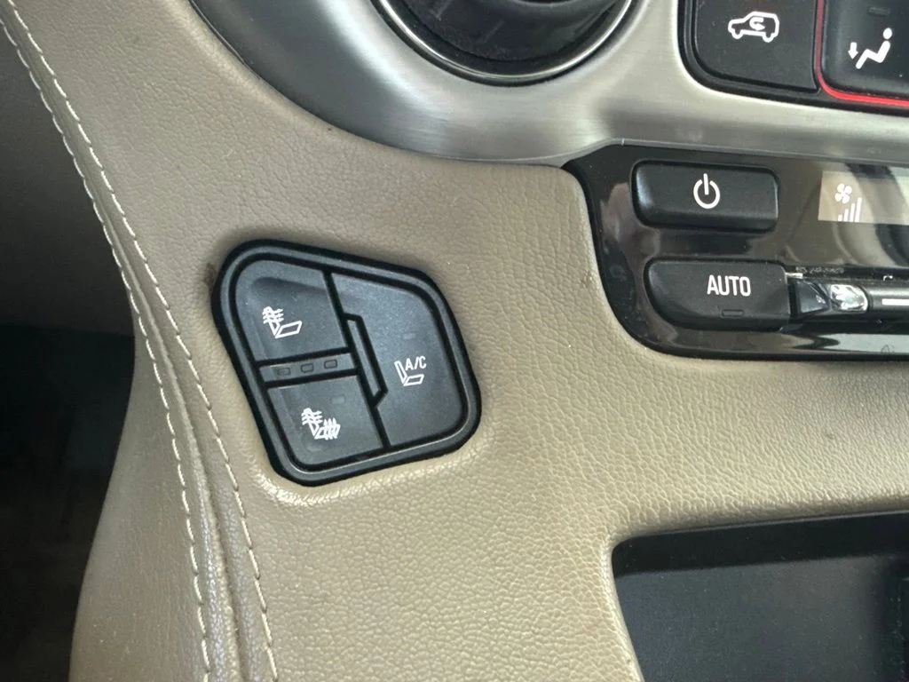 Used 2016 White GMC SLT image 17