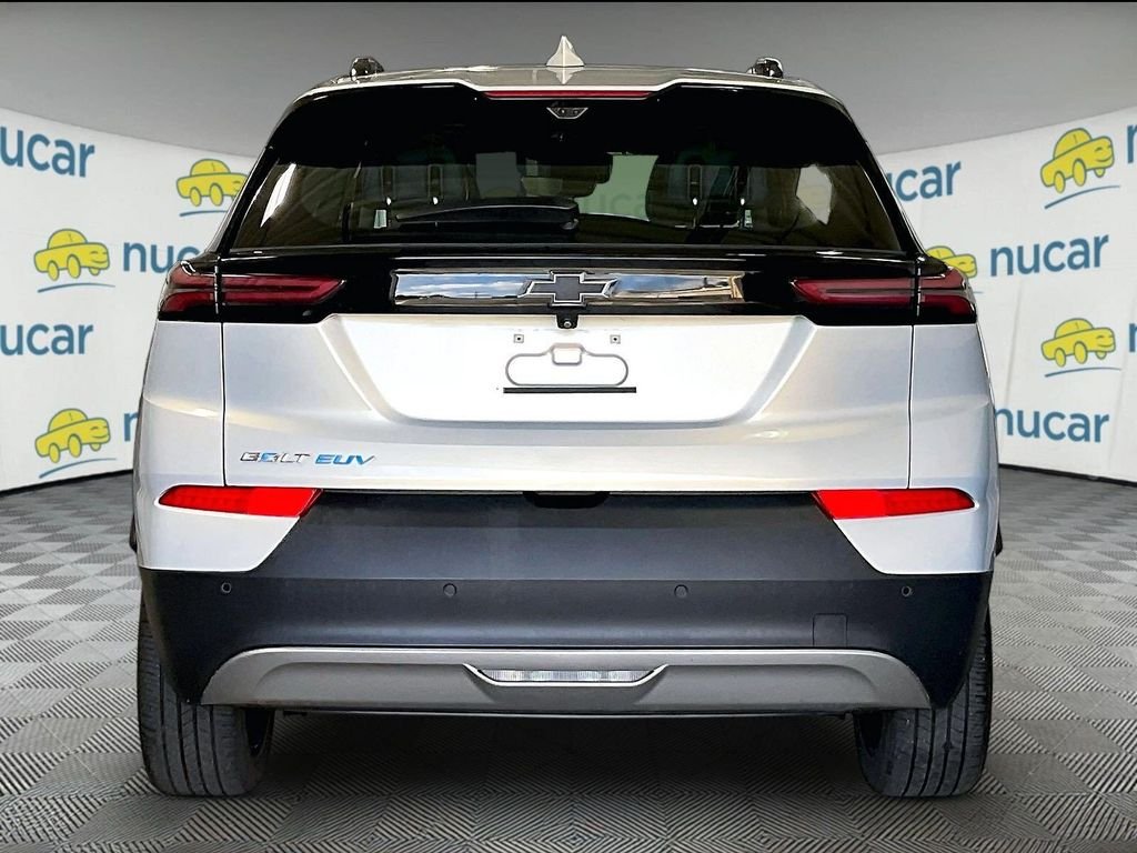 Used 2023 Silver Chevrolet Premier image 5