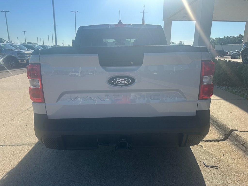 New 2025 Space White Metallic Ford XLT image 11