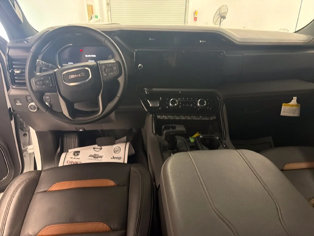 Used 2025 White GMC AT4 image 15