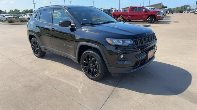 New 2026 Diamond Black Crystal Pearl-Coat Exterior Paint Jeep Latitude image 2