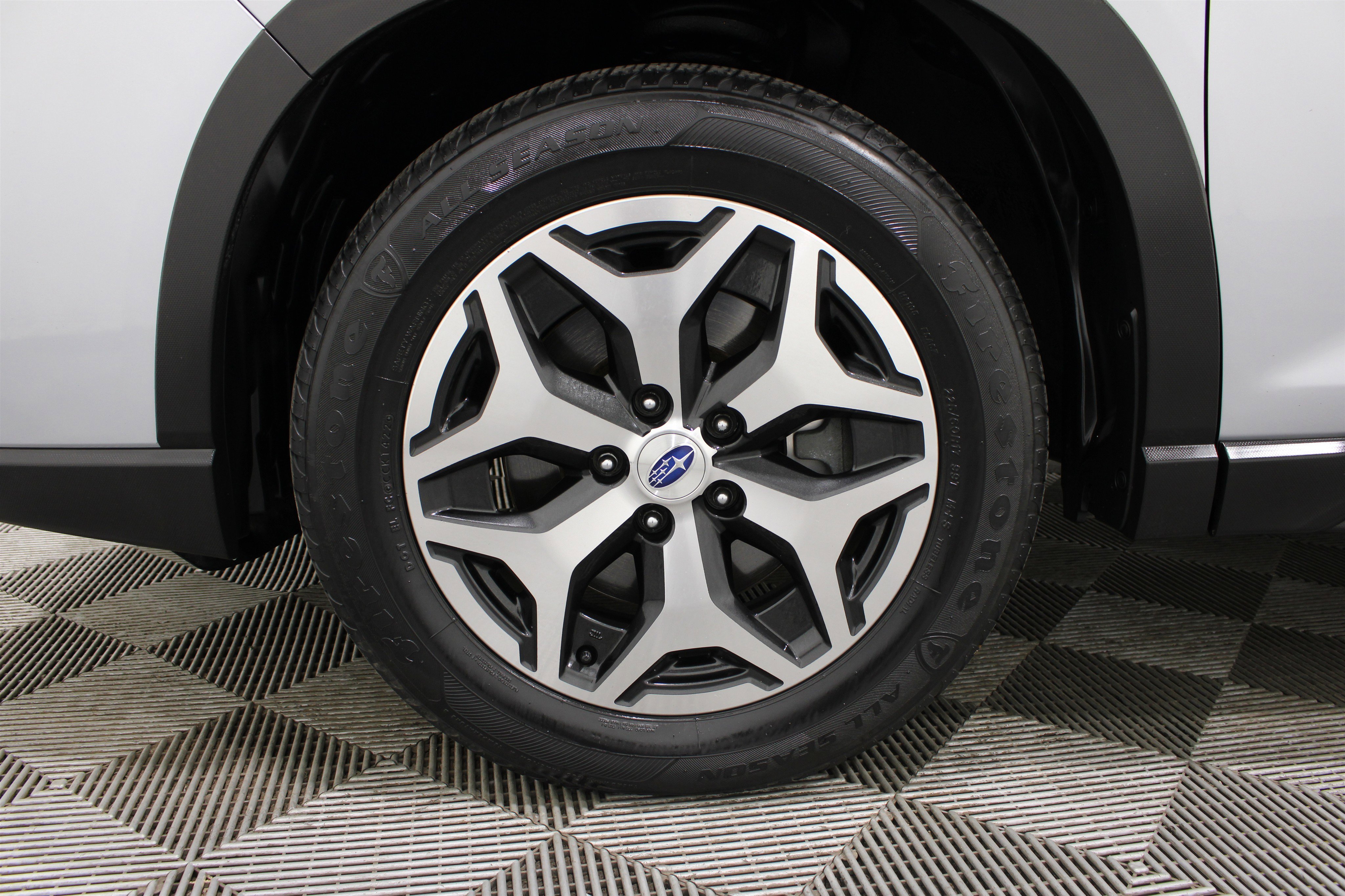 Used 2020 Ice Silver Metallic Subaru Premium image 36