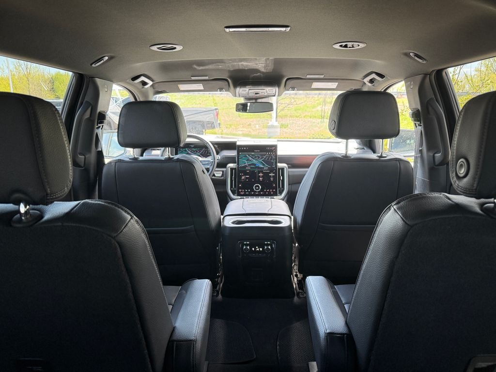 2025 GMC Yukon XL Denali - Photo 18