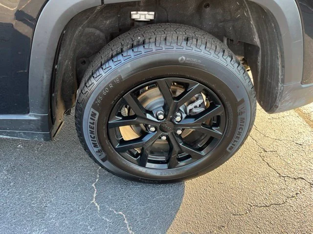 Used 2025 Black Jeep Altitude image 28