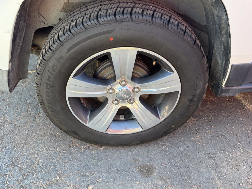 Used 2016 White Jeep Latitude image 17