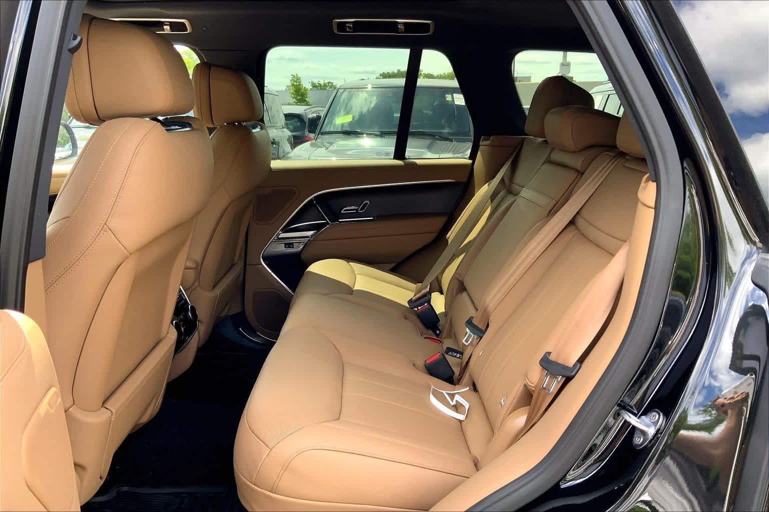 New 2026 Santorini Black Land Rover SE image 14