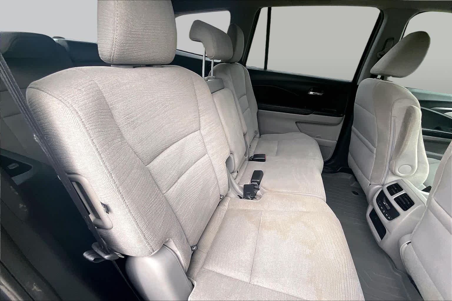 Used 2017  Honda EX image 19