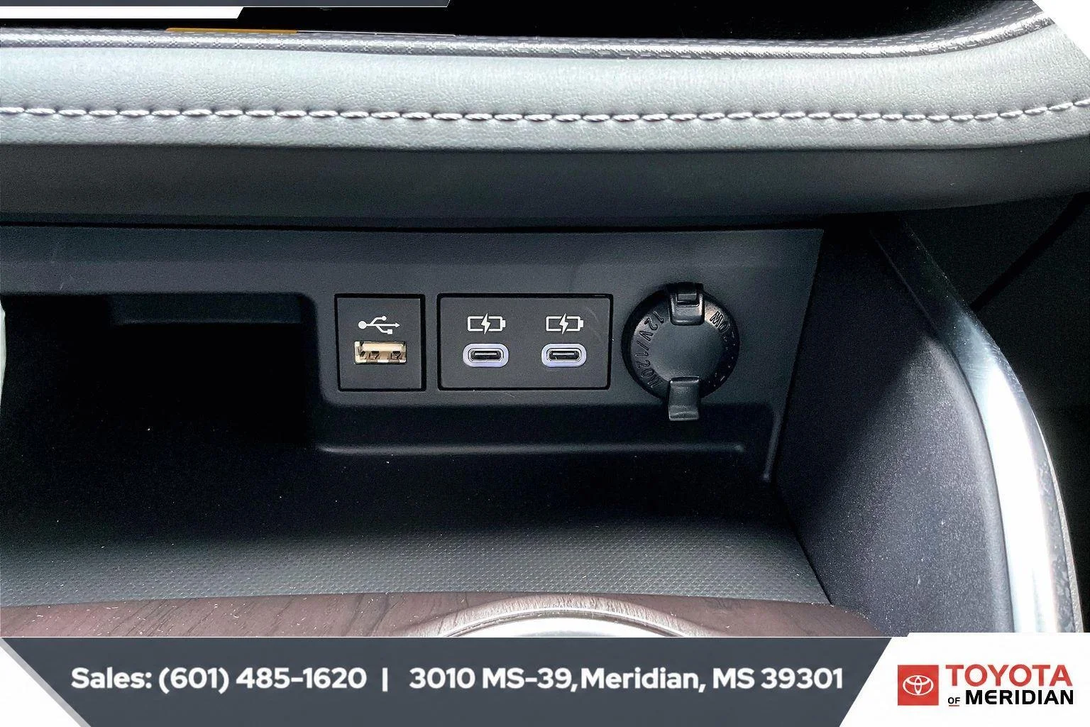 Used 2026 Wind Chill Pearl Toyota Limited image 24