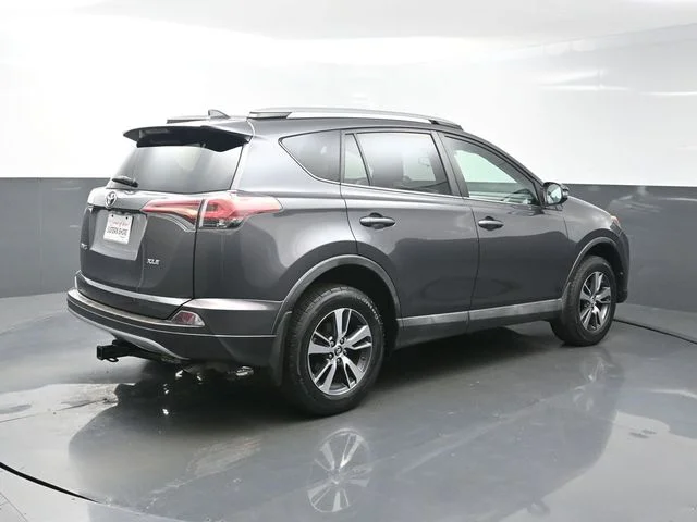 Used 2018 Gray Toyota XLE image 7