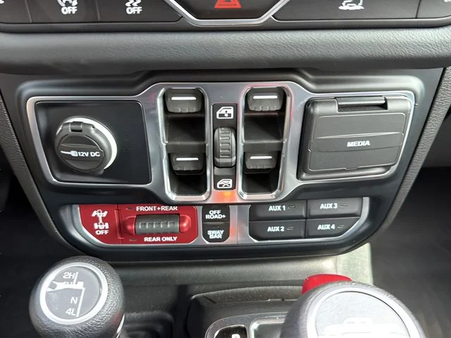 Used 2024 White Jeep Rubicon image 45