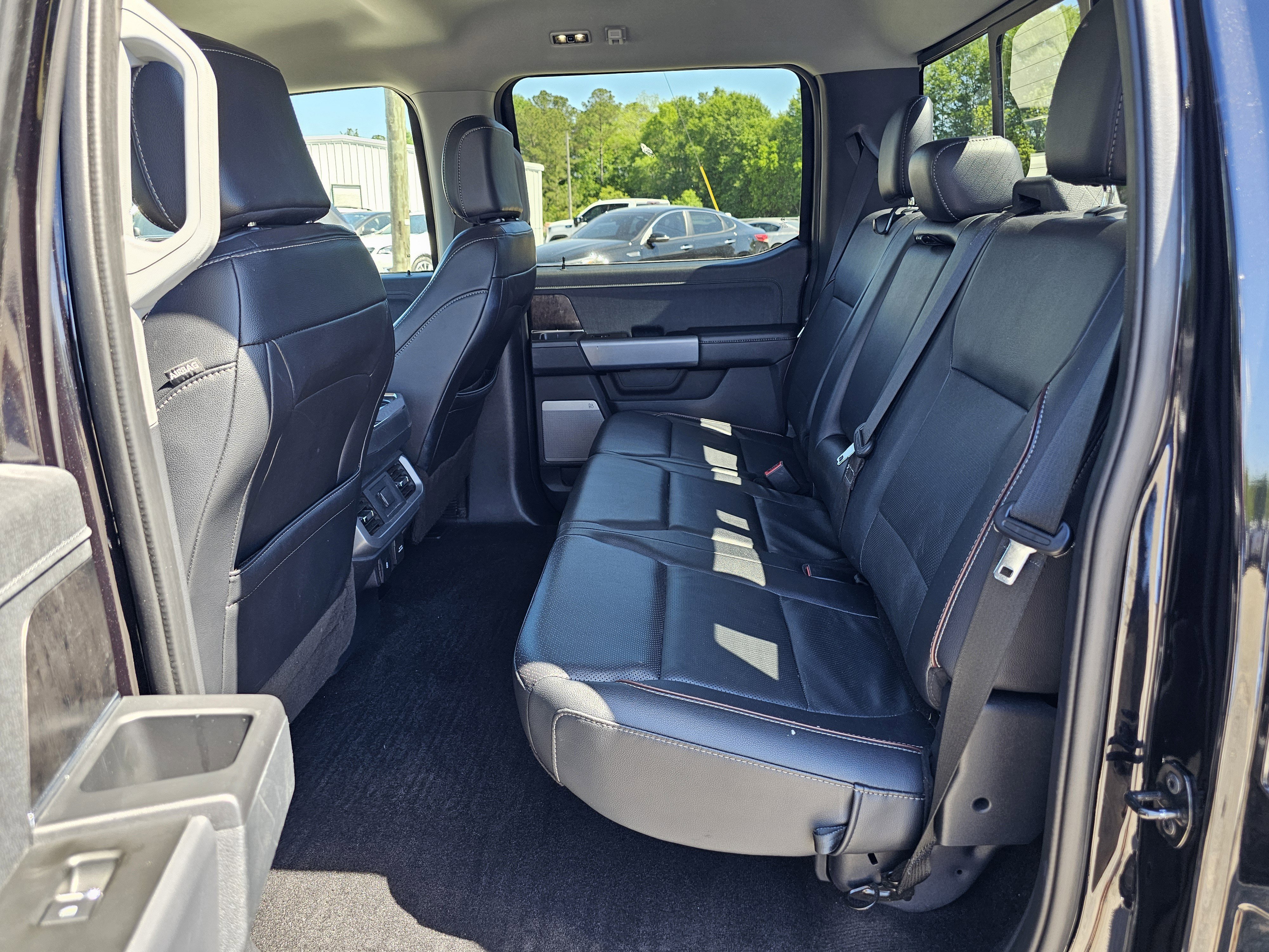 Used 2022 Agate Black Metallic Ford LARIAT image 32