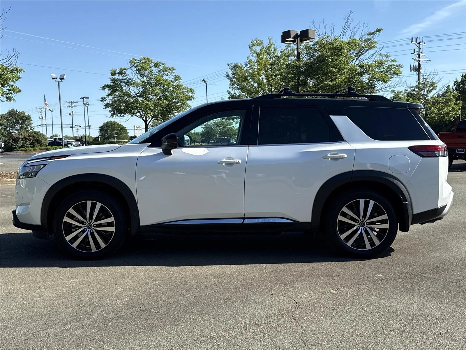 Used 2025 Everest White Pearl Tricoat/Super Black Nissan Platinum image 26