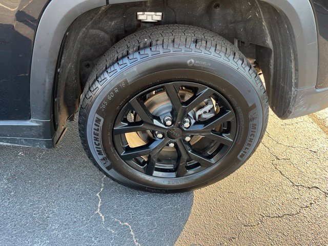 Used 2025 Black Jeep Altitude image 29