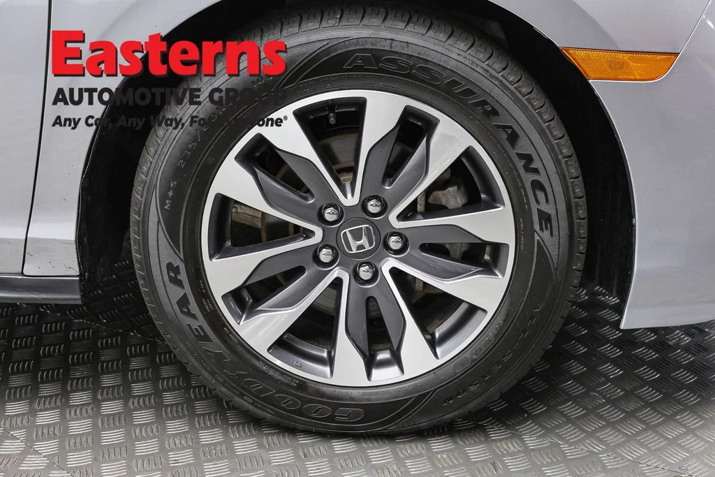 Used 2023 Silver Honda EX-L image 28
