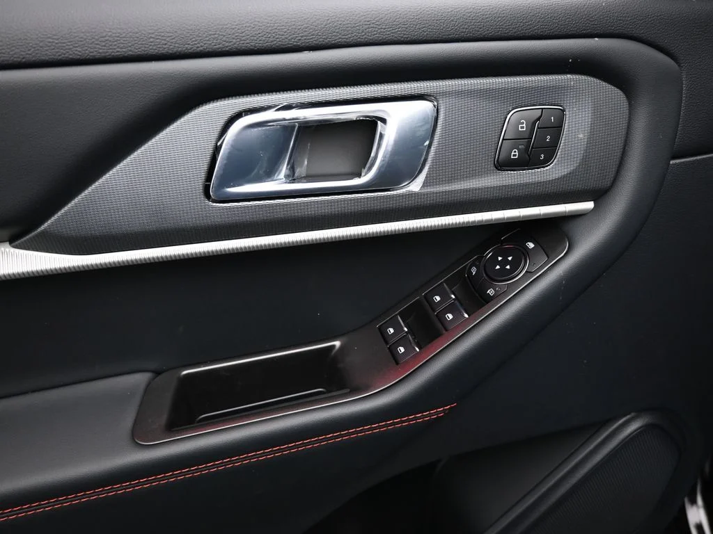New 2026 Agate Black Metallic Ford ST-Line image 10