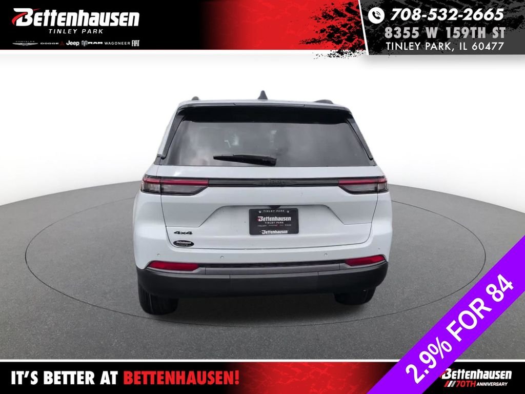 New 2026 Bright White Clear-Coat Exterior Paint Jeep Laredo Altitude image 9