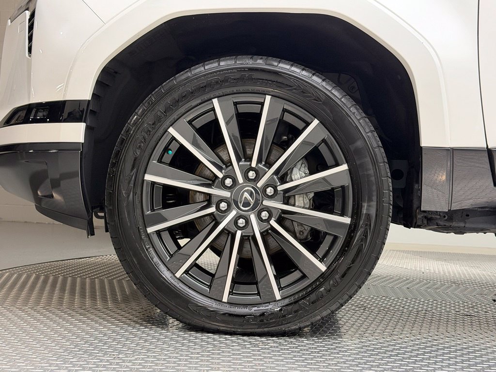 Used 2024 White Pearl Lexus 550 Luxury+ image 9