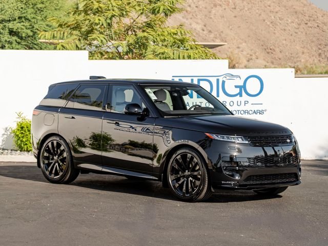 New 2026 Santorini Black Land Rover Dynamic SE image 4