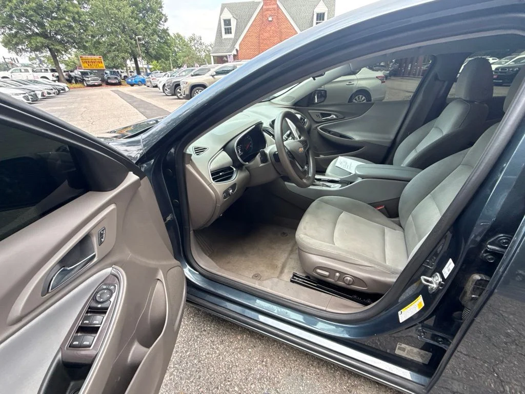 Used 2020 Gray Chevrolet LT image 12