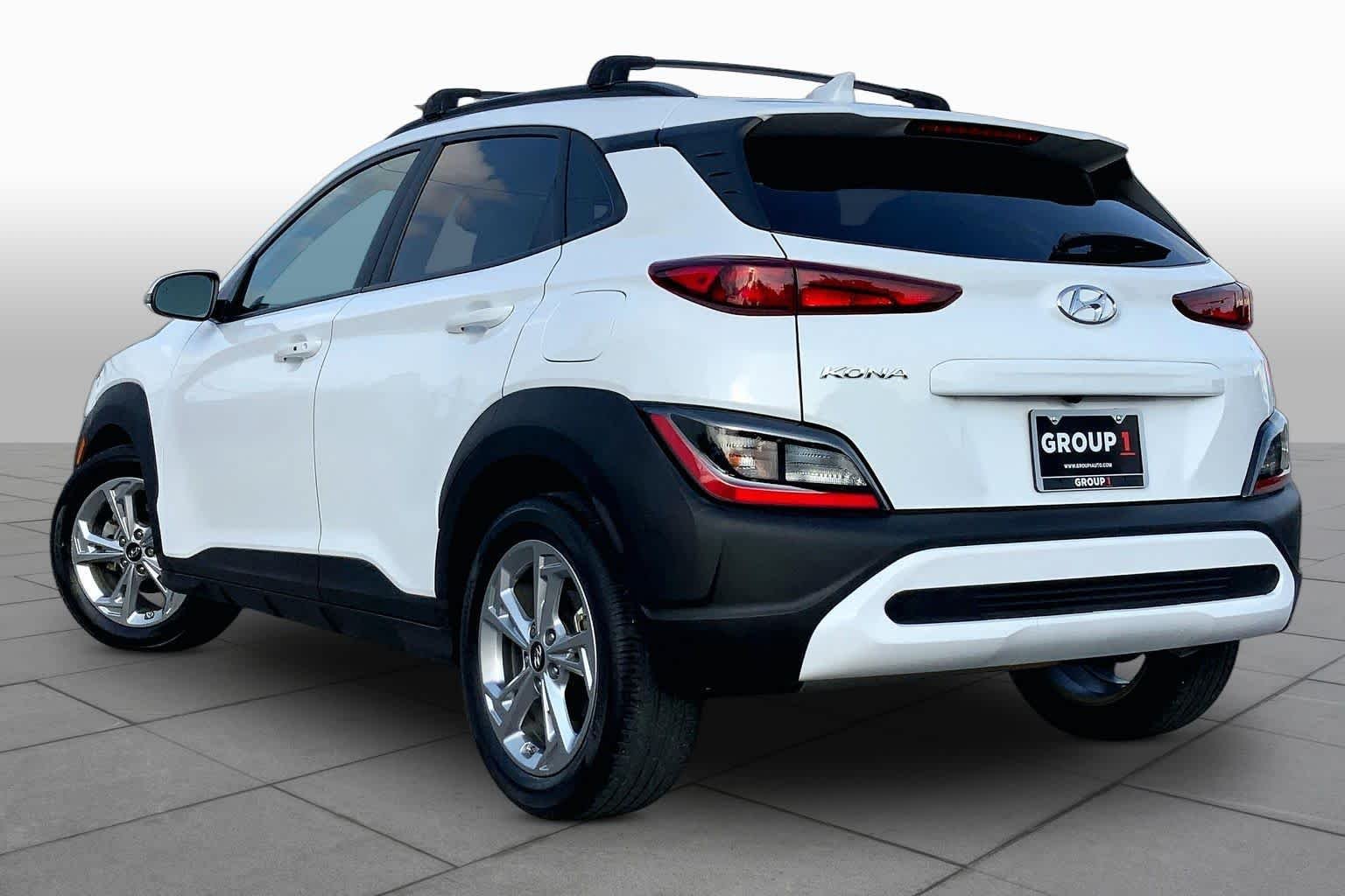 Used 2022 Lunar White Hyundai SEL image 12