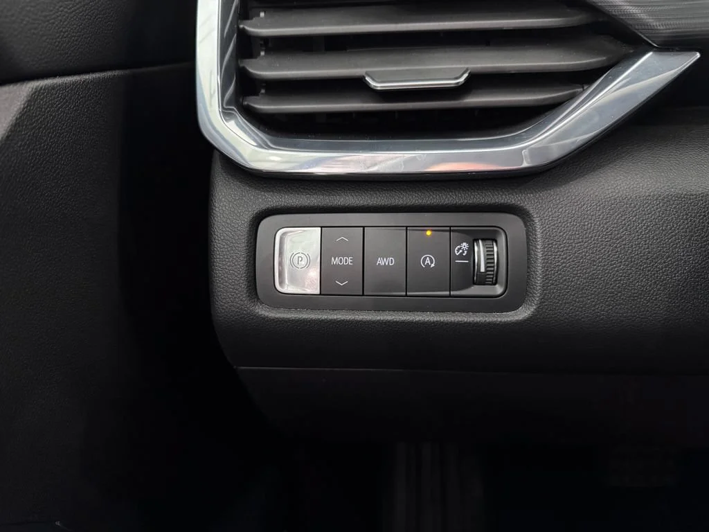 Certified Used 2025 Summit White GMC Elevation image 25