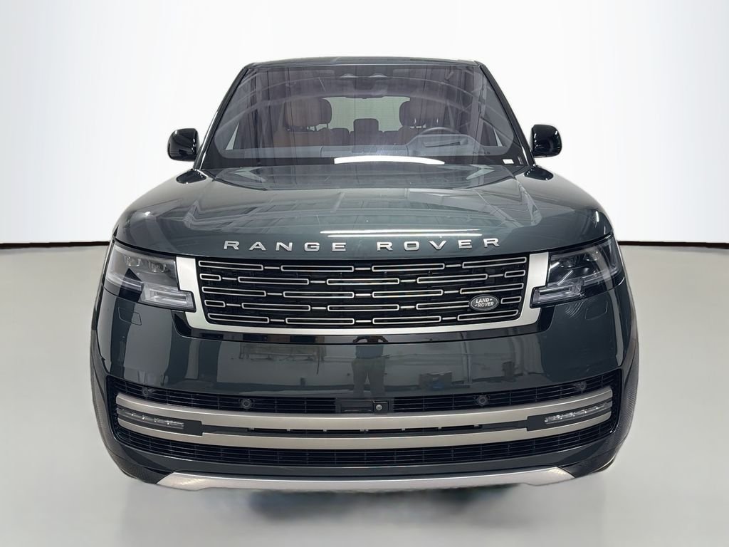 Used 2023 Green Land Rover SE image 6