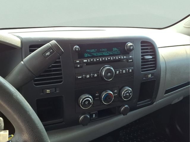 Used 2013 SILVER ICE METALLIC Chevrolet LS image 4