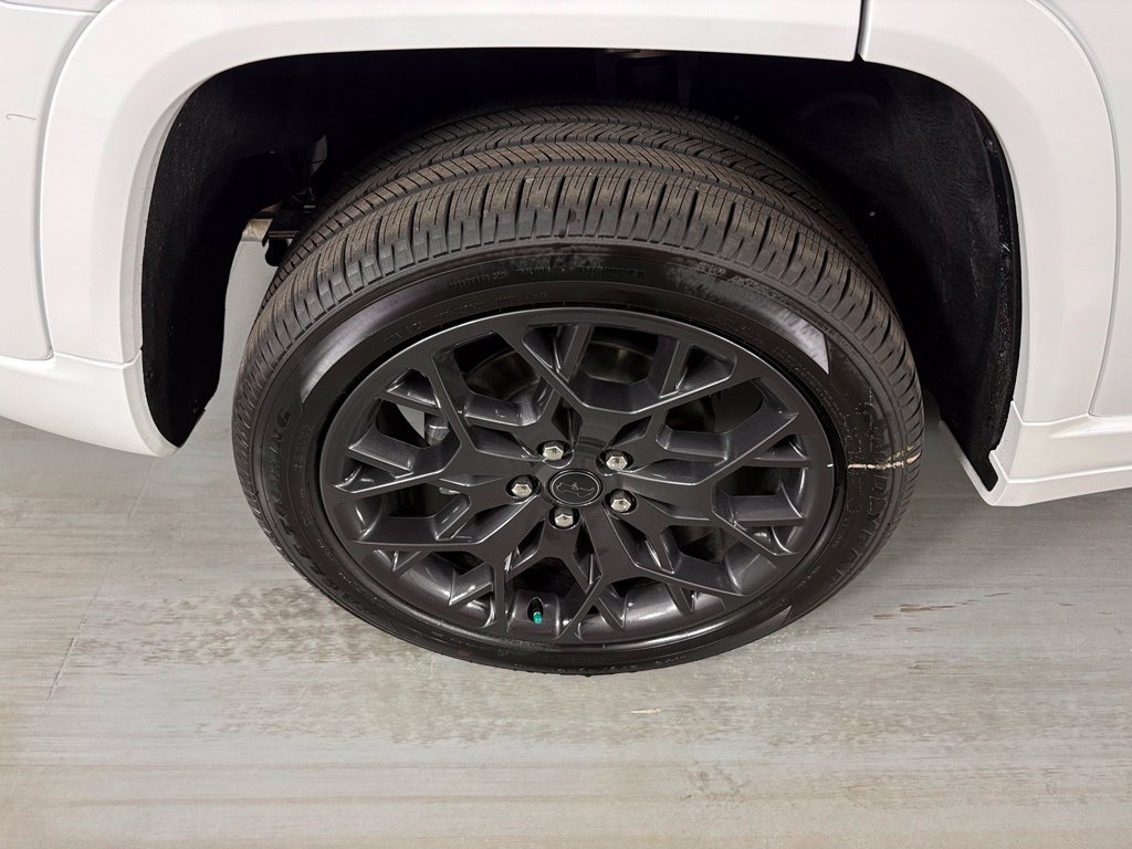 New 2027 Bright White Clear-Coat Paint Jeep Summit image 11