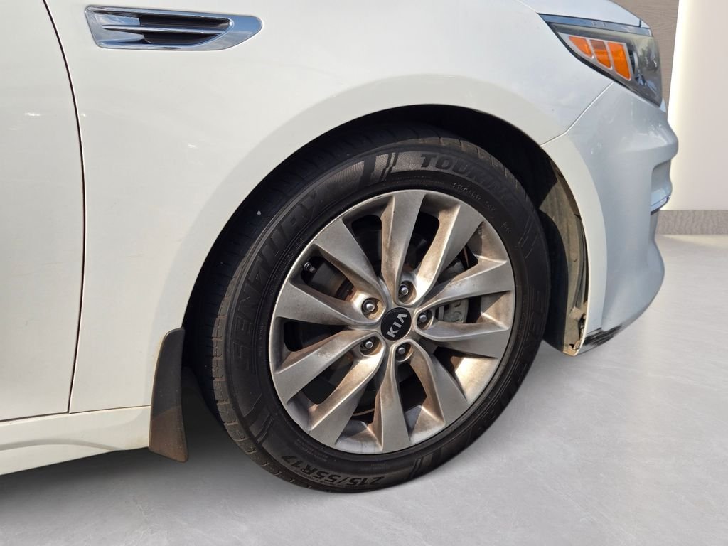 Used 2018 White Kia LX image 12